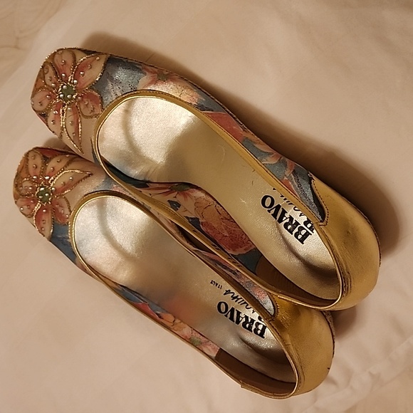 Shoes - Picture 7 of 8